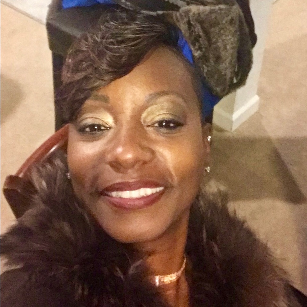 Meet your Posher, Angela